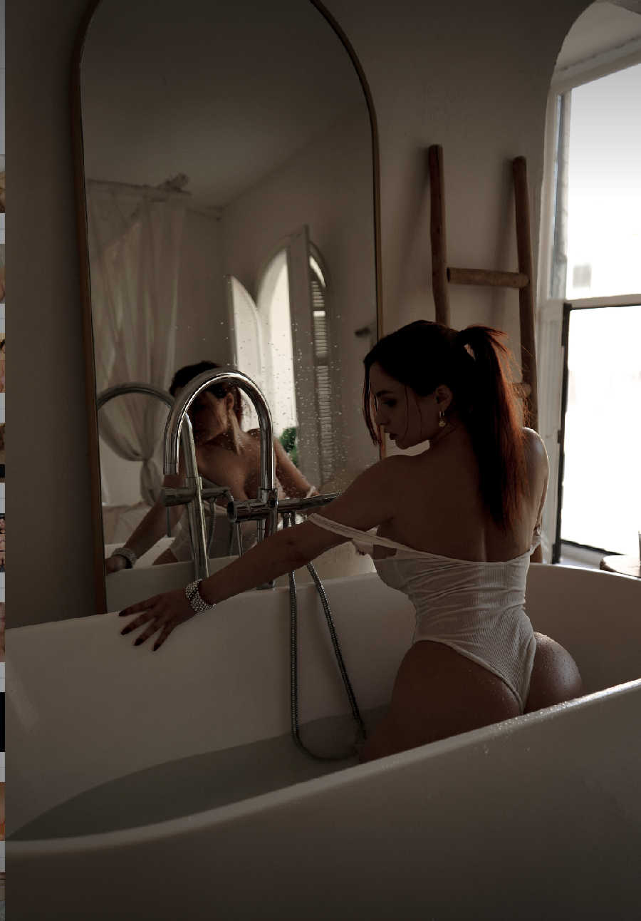 A playful frame from Miranda Faith nude — online in Cuenca