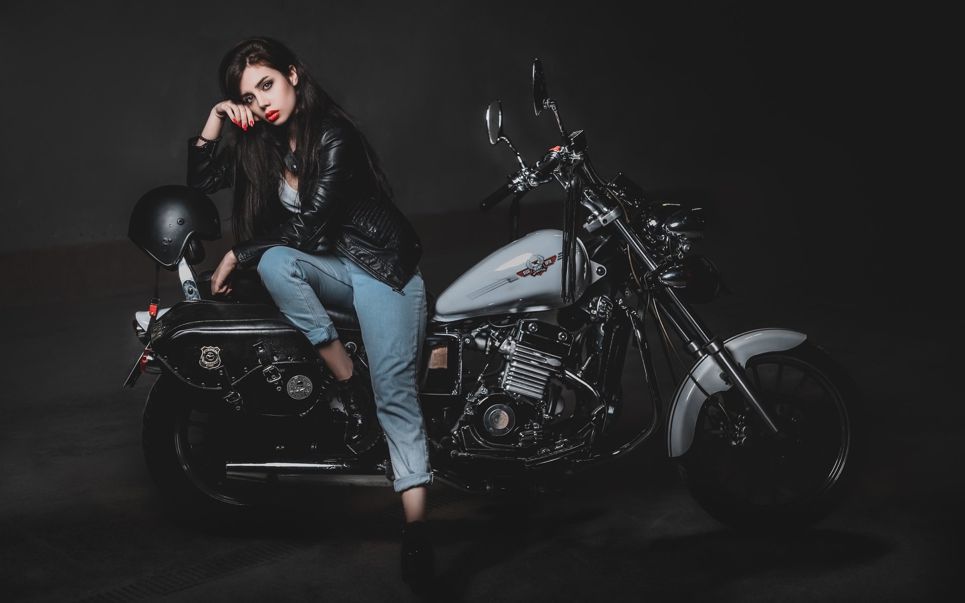 Biker girls: style and drive in Cuenca