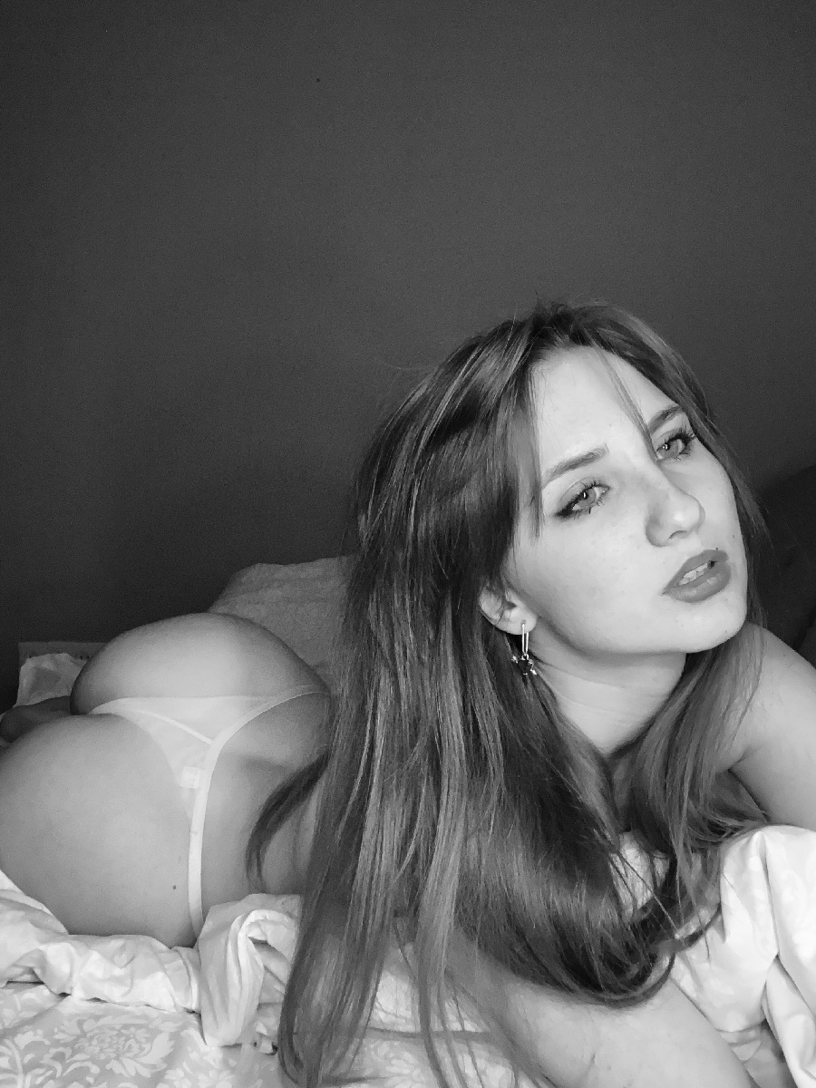 Take a pause and enjoy Nata nude — streaming from Cuenca