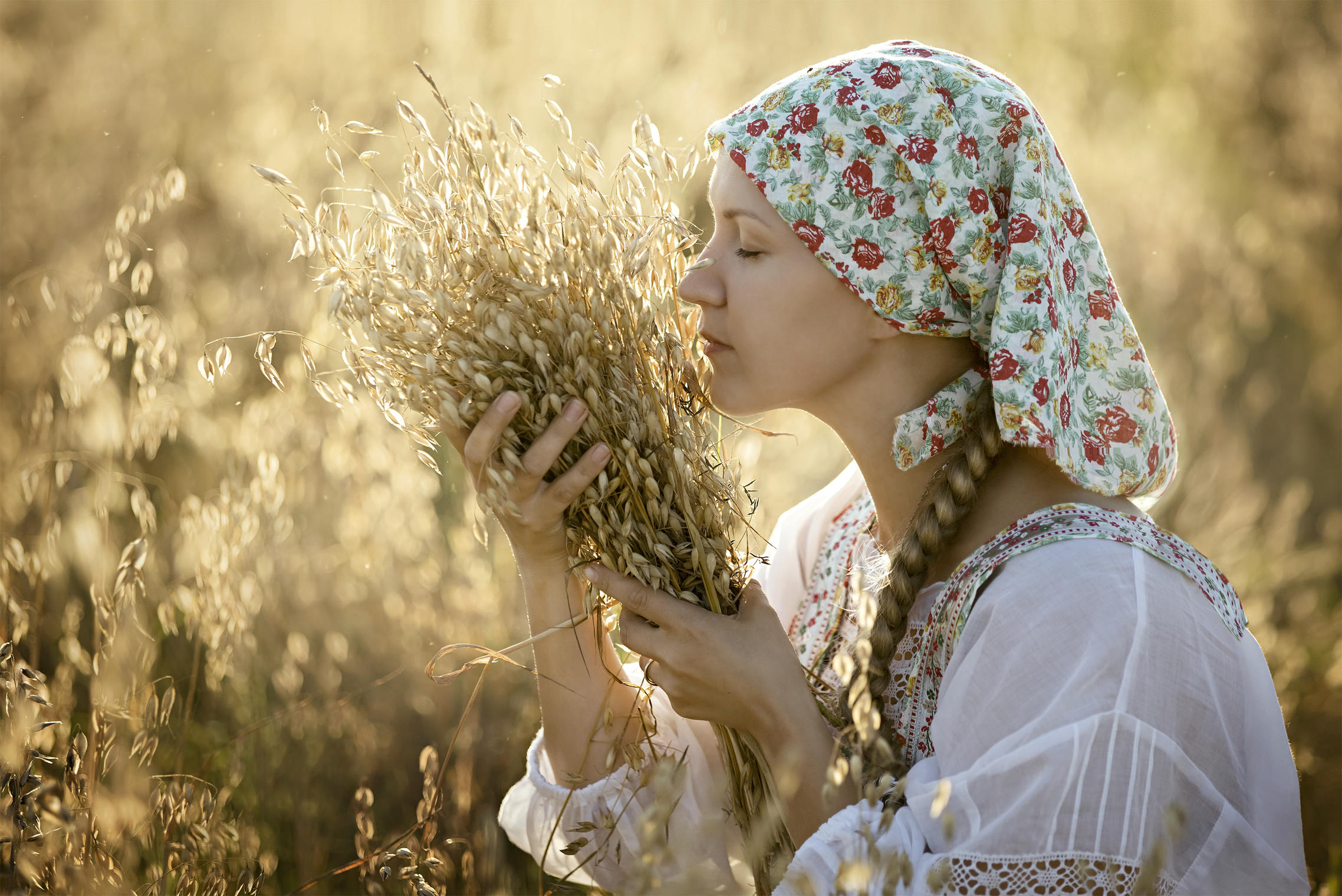 Photo Women in Slavic costumes in Cuenca