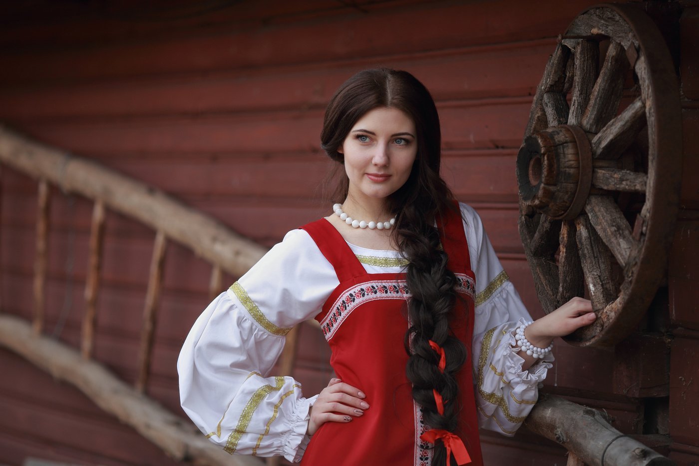 Girls in Slavic costumes in Cuenca