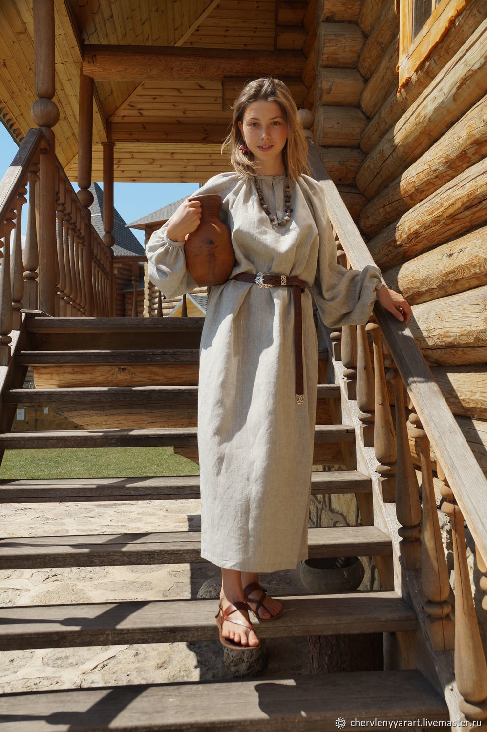 Girls in Slavic costumes in Cuenca