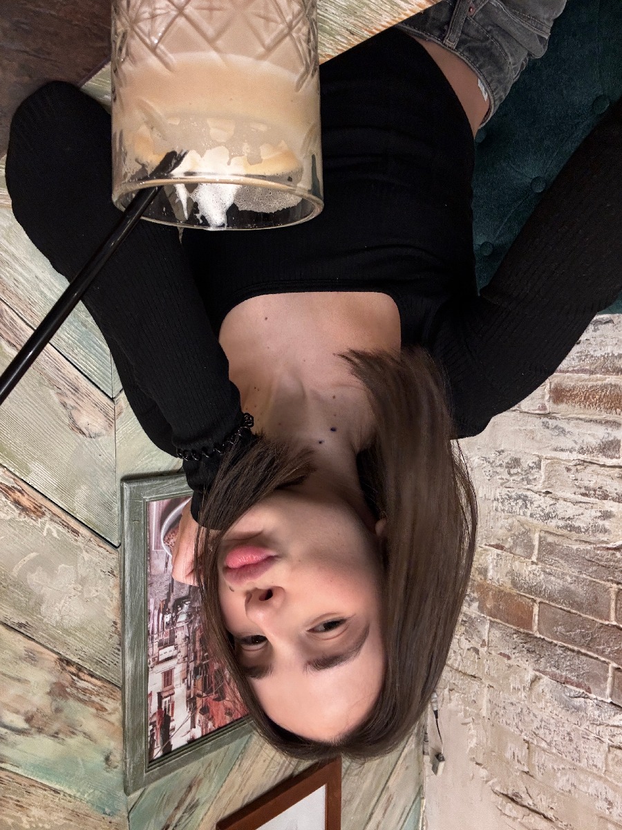 Fresh photos, fresh mood — Tina online in Cuenca